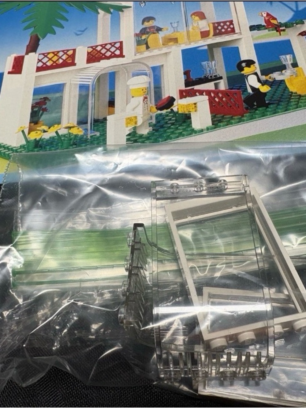 Vintage LEGO Set 6376 Town Breezeway Café 100% Complete With Box & Instructions - Picture 5 of 10